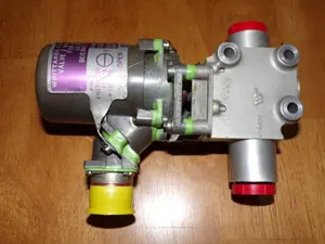 Boeing Parking Brake Valve Assy 341525 with FAA 8130